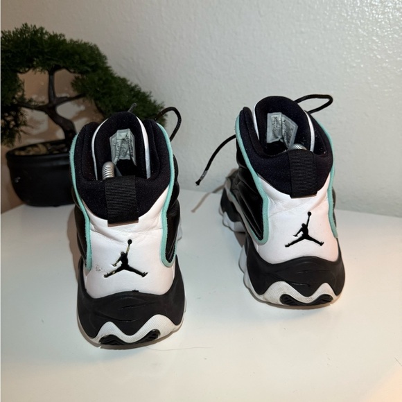 Nike jordan Black and White Sneakers with Green Accents - Picture 6 of 8